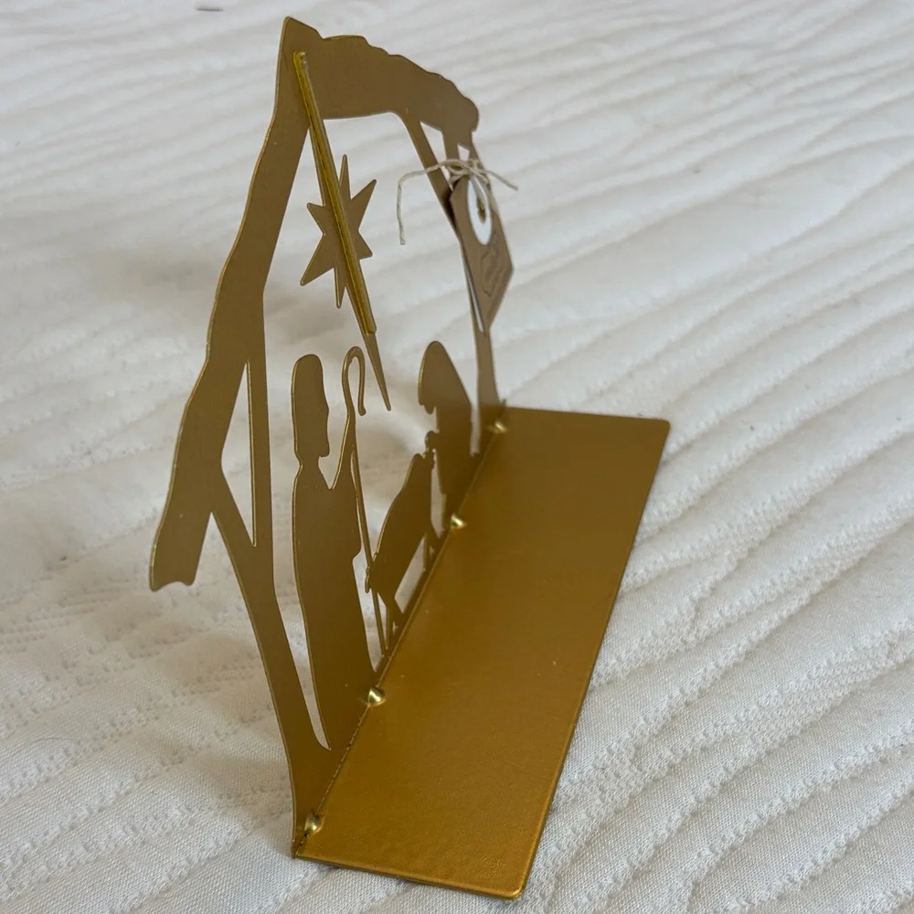 Mud Pie Metallic Gold Nativity Scene Shelf Sitter NWT Retails for $22.50